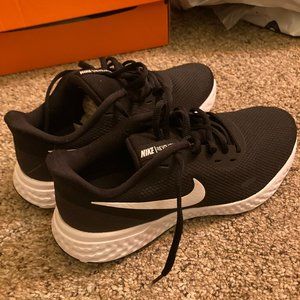 Nike Women's Revolution 5 Wide Running Shoe
